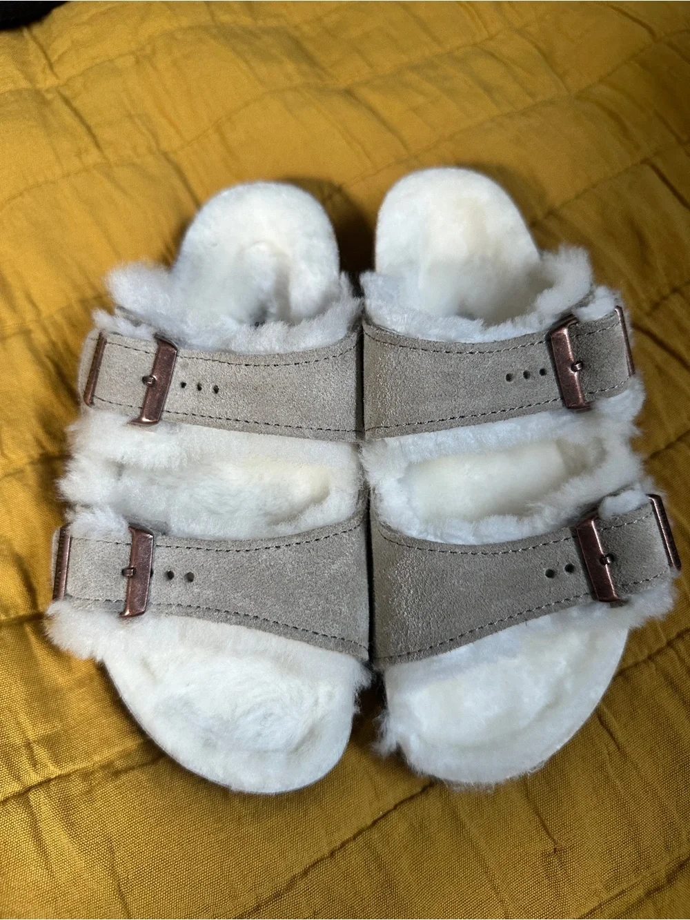 Birkenstock Kids Arizona Shearling Sandals in Taupe and White
